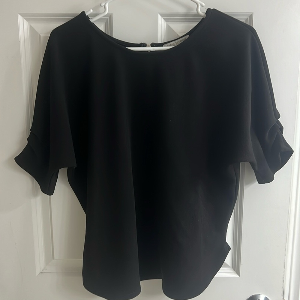 Green Envelope Los Angeles Black Top - Size Large